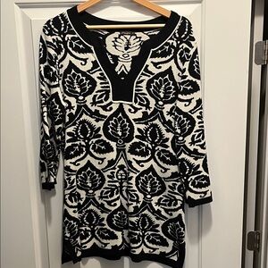 Black and White Patterned Sweater Sz Medium